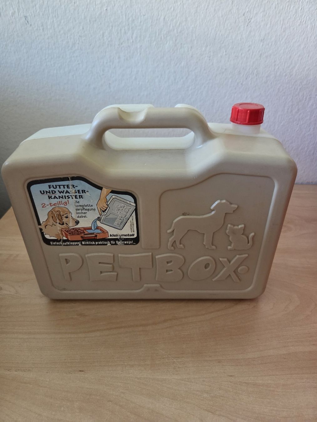 Mangimi: Hundefutter und Wasser Kanister Petbox  – Usato da Winterthur venduto da katzen07