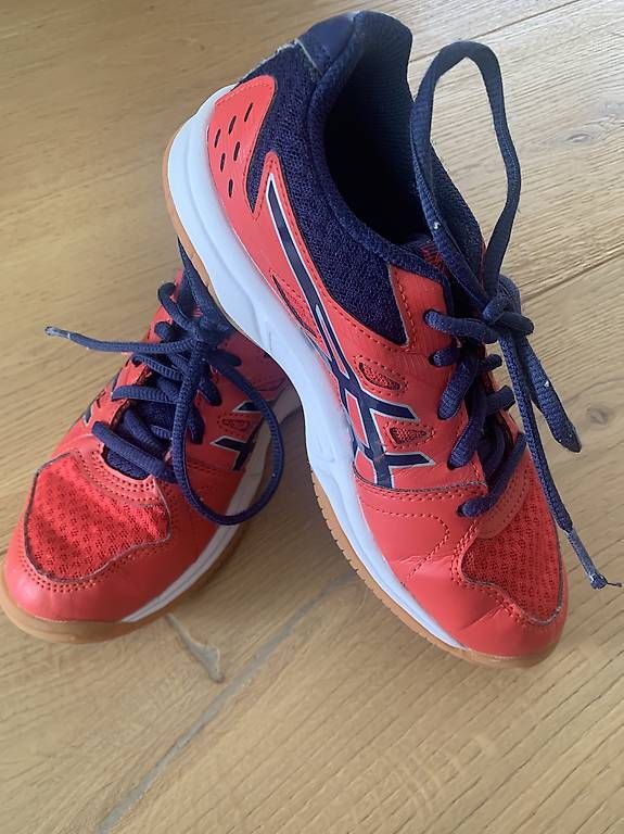 Chaussures garçon: Hallenturnschuhe Asics Grösse 32.5 – D'occasion à Otelfingen par che_26d5 2