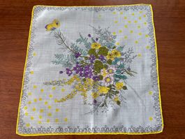 Taschentuch Blumenmotiv mit gelbem Rand schöner Zustand