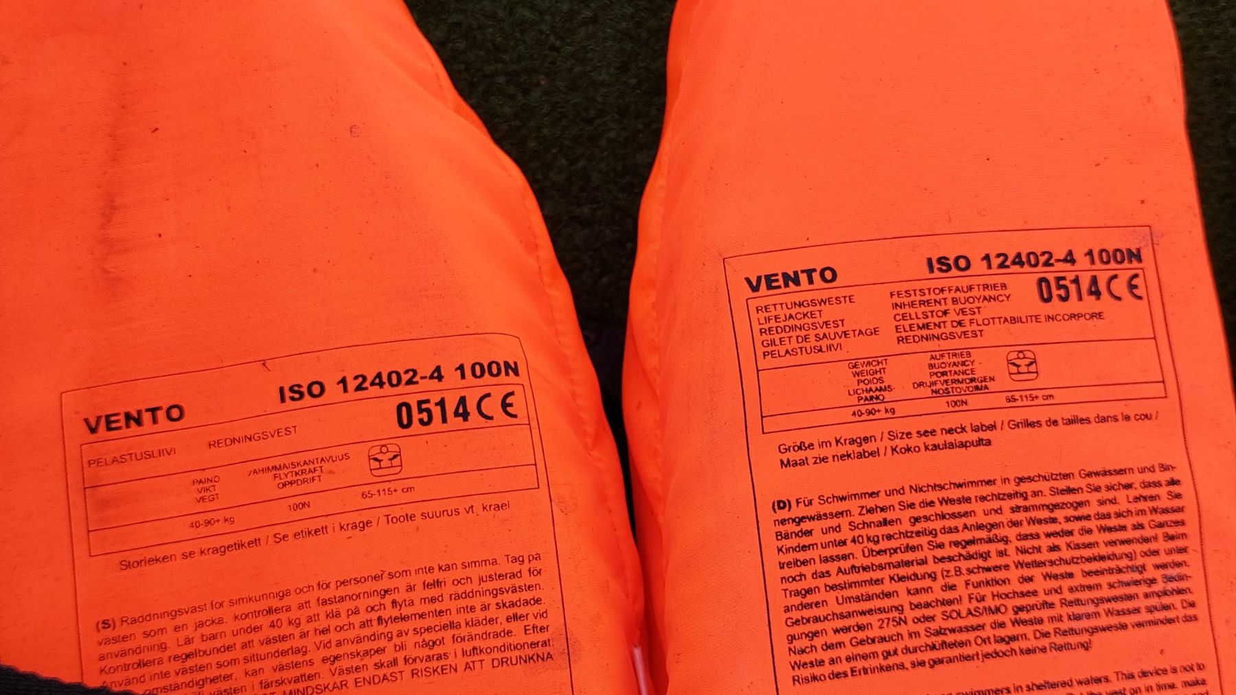 Gilets de sauvetage: Rettungswesten – D'occasion à Bollingen par Jan07 1