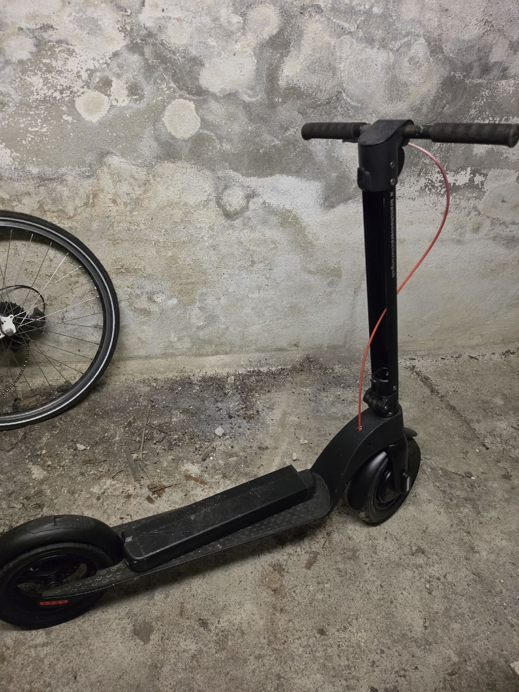 Kickboard: E-Scooter VMAX defekt als Teileträger oder Bastlerobjekt – Defekt aus Ittigen von ste_xt8v