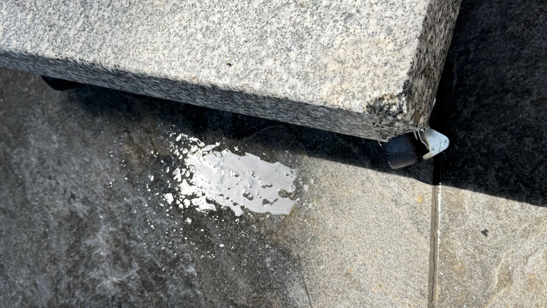 Altro: Schirmständer aus Granit – Usato da Allschwil venduto da Spice6 2