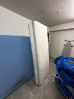 Matratze 25x80x200 cm weiss mit Griffen sehr guter Zustand