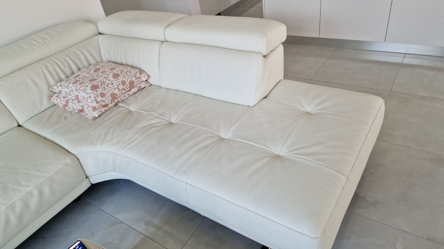 Sofas: Calia Italia Echtleder Ecksofa weiss – D'occasion à Rafz par Jirga 1