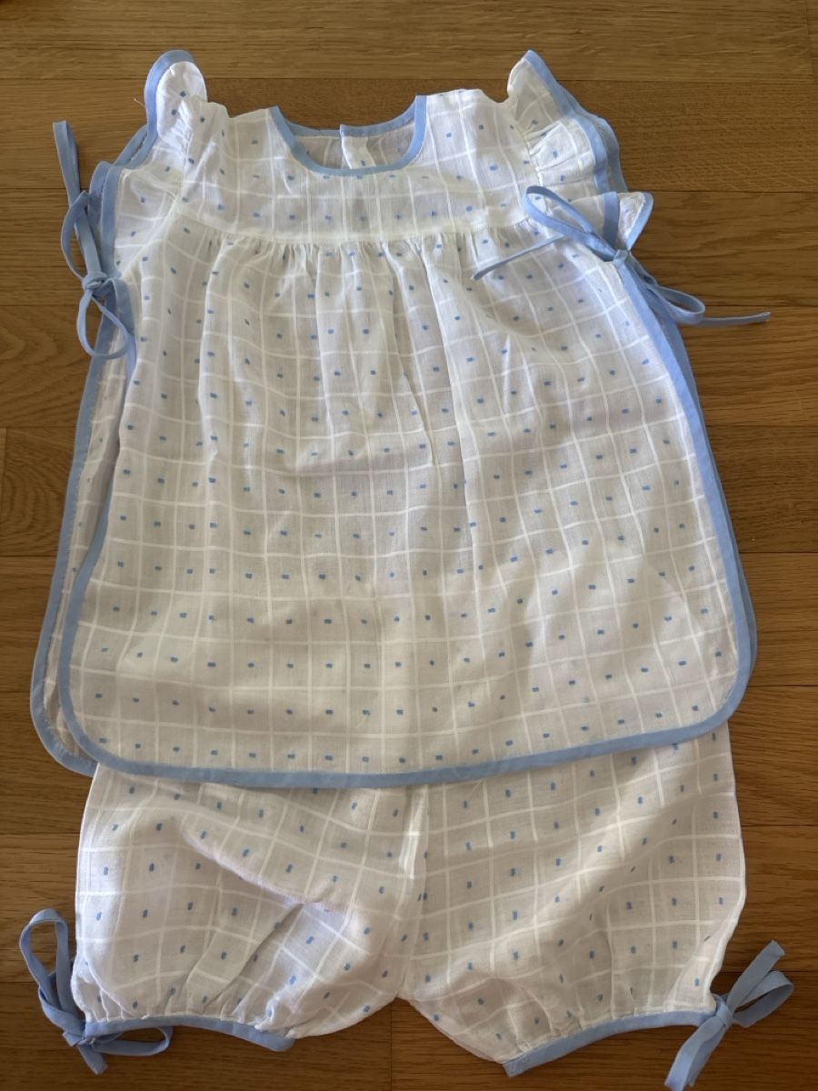 Lotti di vestiti: Zweiteiler Weiss/Blau Grösse 80/88 – Usato da Dielsdorf venduto da nad_r69c