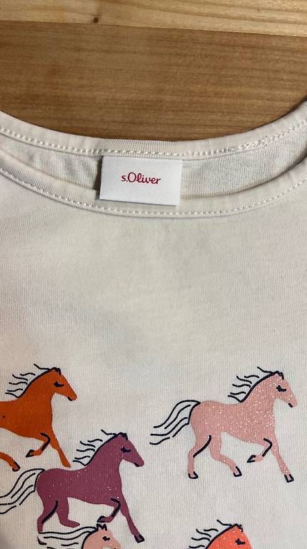 Camicette, T-shirt & Top: s.Oliver Süsses Mädchen Shirt Grösse 104/110 – Usato da Zürich venduto da klily 1