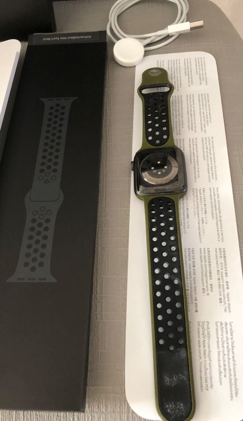 Apple Smartwatch: Apple Watch Serie 6, 44 mm – Usato da Bern venduto da Mimmo00 4