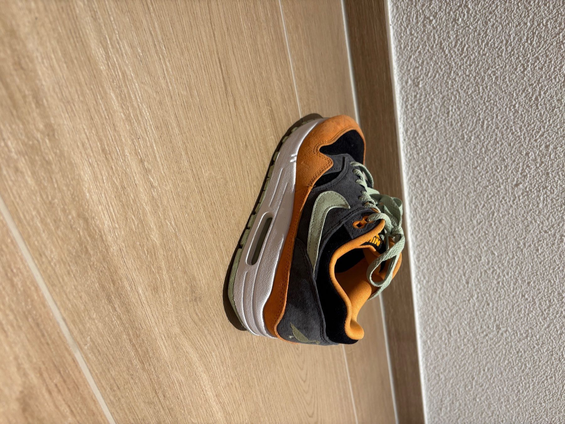 Nike Scarpe da uomo: Nike Air Max 1 Premium Sneaker, Grösse 36,5 – Usato da Niederrohrdorf venduto da kikipaola_ 2