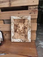 Holzbild mit Kuh Motiv im Rahmen neu
