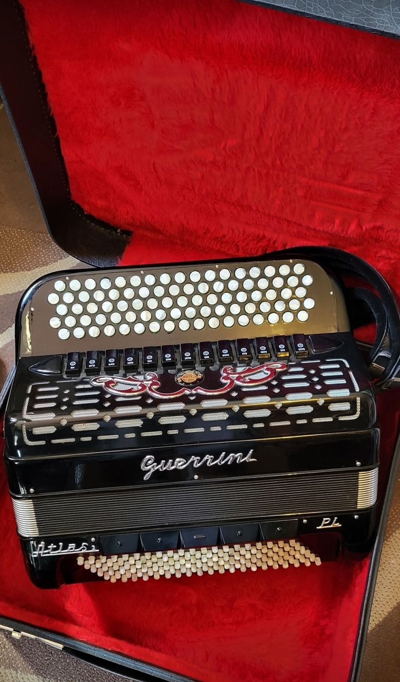 Strumenti musicali: Accordéon Guerrini 4 voix Itália – Usato da Penthalaz venduto da EvandroLuz 4