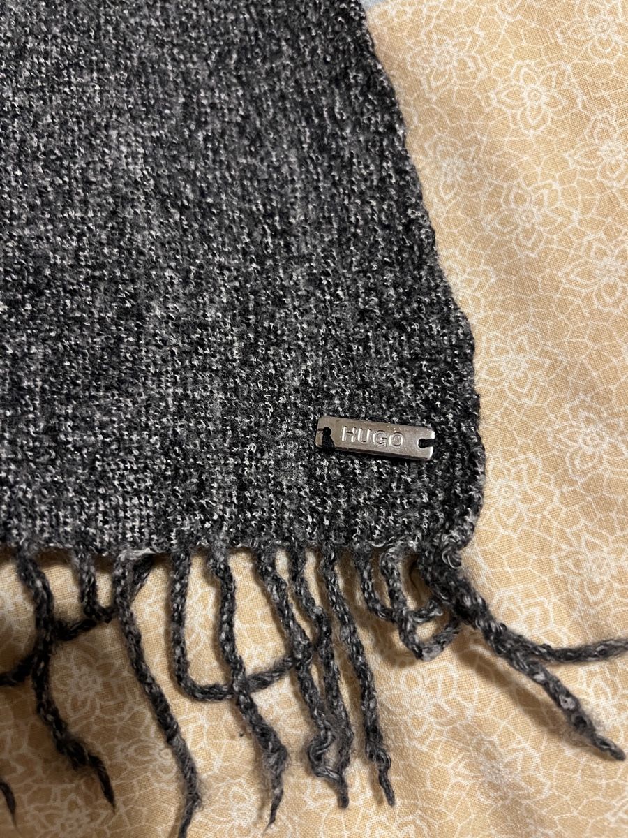 Hugo Boss Altro abbigliamento per bambino: Hugo Boss Kinderschal Länge 87cm – Usato da Jona venduto da Flexer02 3