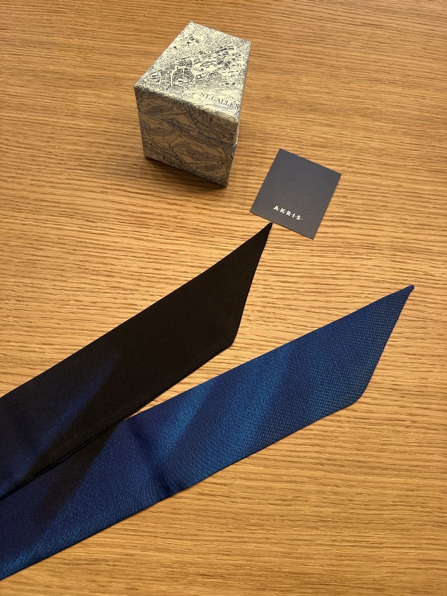Akris Foulard & Sciarpe: New AKRIS 100% silk twilly scarf – Nuovo e nell'imballaggio originale da St. Niklausen LU venduto da lau_259n 4