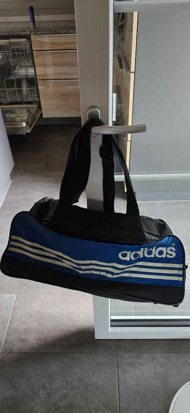 Adidas Taschen: Adidas Sporttasche – Gebraucht aus Adlikon b. Andelfingen von SkodaFabia92 3