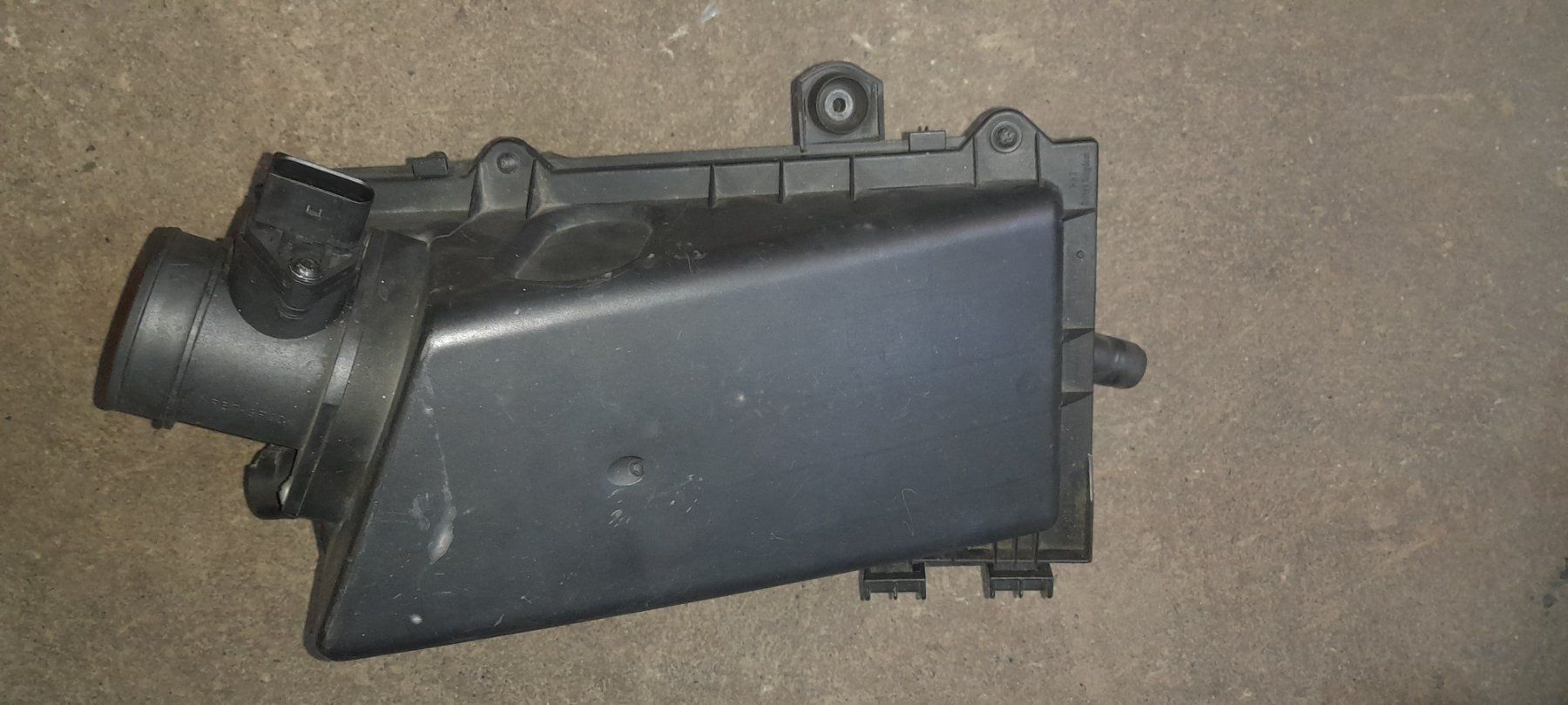 Tutti pezzi di ricambio auto: Luftfilterkasten Golf4/Bora – Usato da Cham venduto da vento9