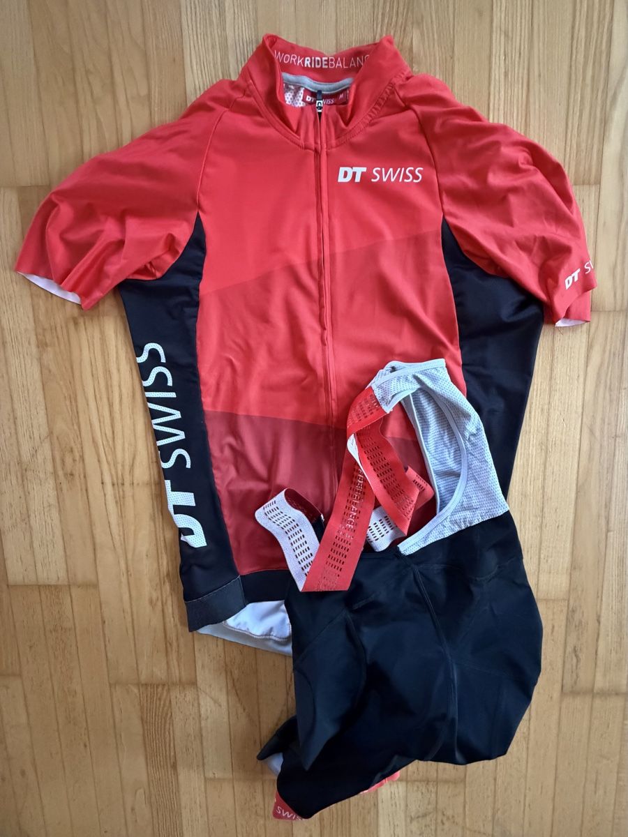 Canottiere & Pantaloni: DT Swiss Radsport-Set – Usato da Wattwil venduto da Deaken