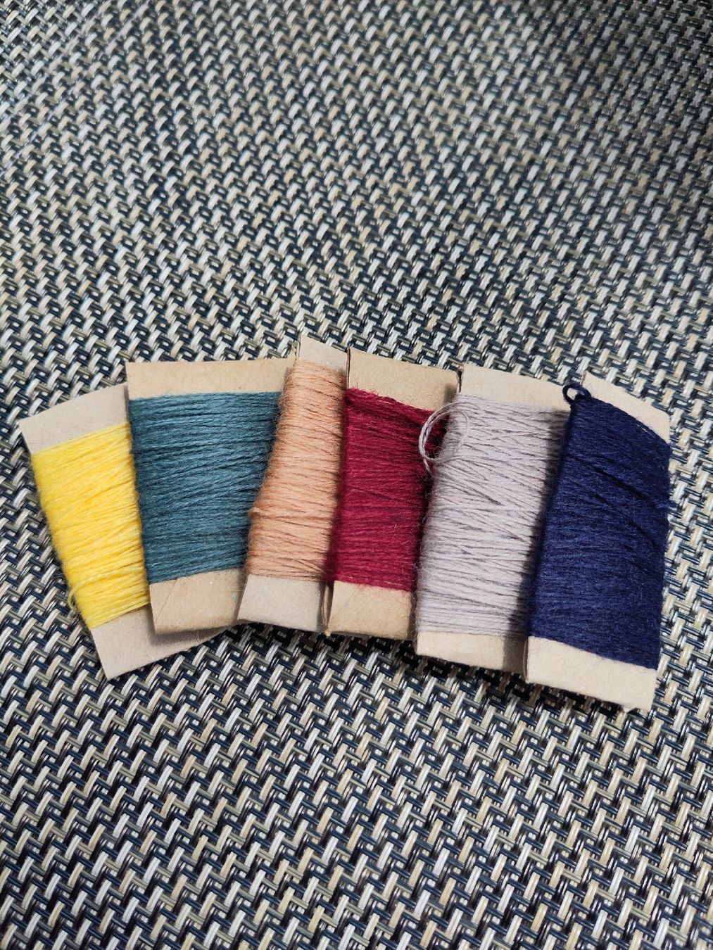 Kit bricolage: Resten Wollfaden, Socken stopfen, basteln – Usato da Jona venduto da 2Schnapp 2