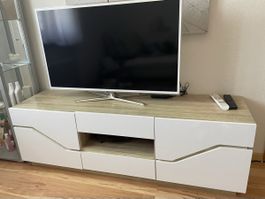 Sideboard und TV