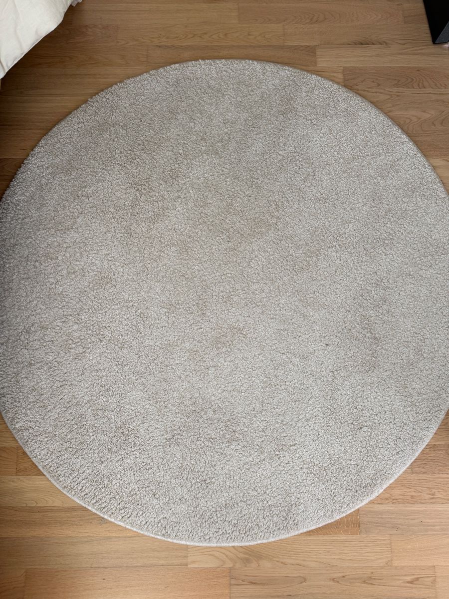 Teppiche: IKEA STOENSE Rug 130cm diameter good condition – Gebraucht aus Luzern von prelovedfashion_99