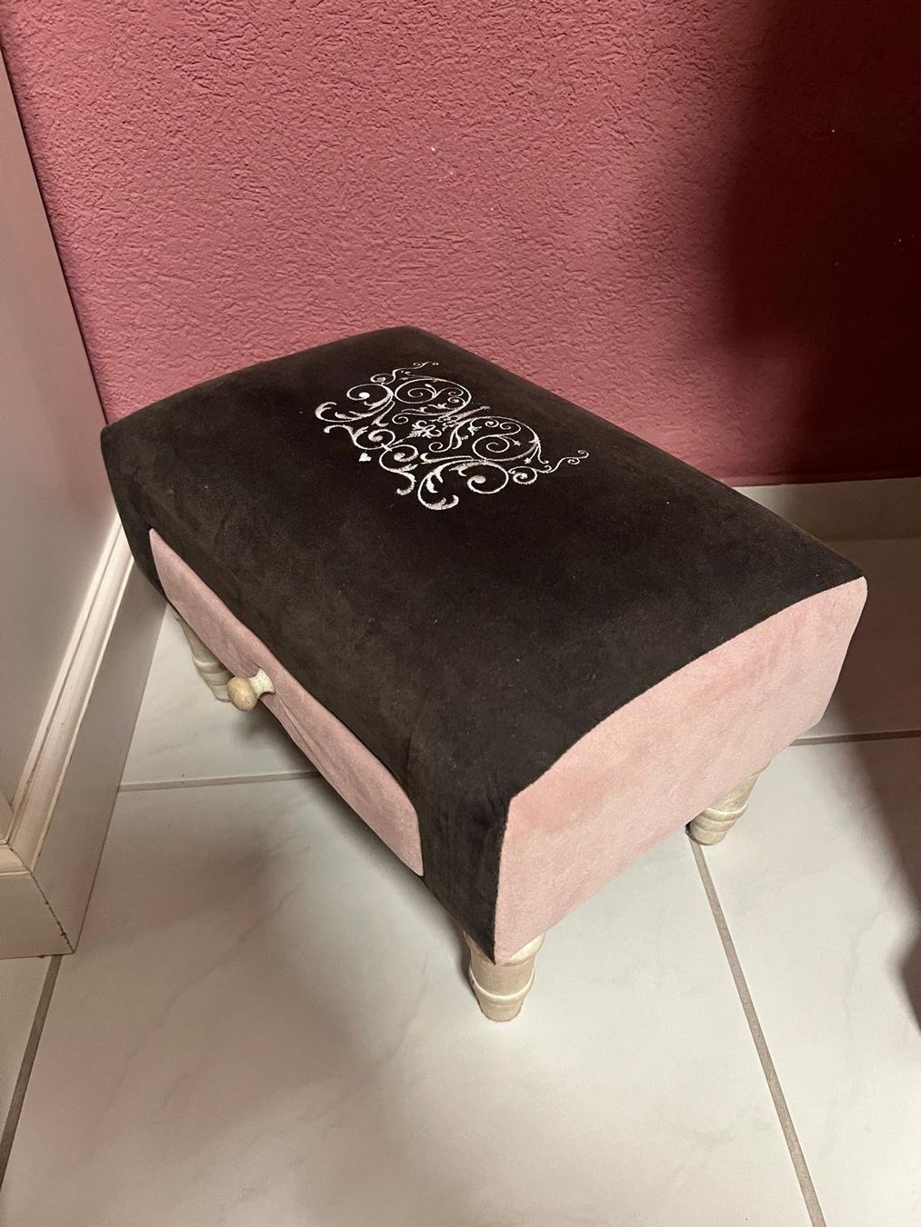Hocker: Kleiner Hocker mit Holzschublade – Gebraucht aus Muhen von lau_7wcq