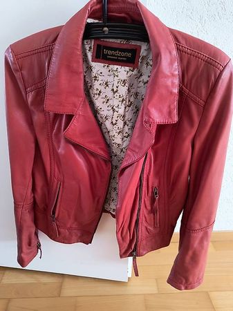Korallrote Trendzone-Lederjacke  ca. Grösse 38