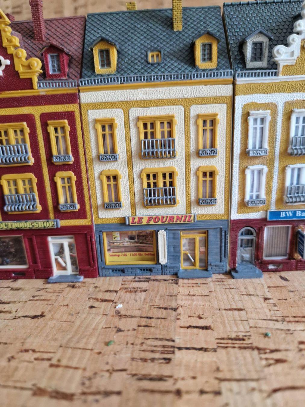 Faller Modelleisenbahnen: Lot de 6 maisons Faller N – Gebraucht aus Tavannes von Jacksonhmc 8