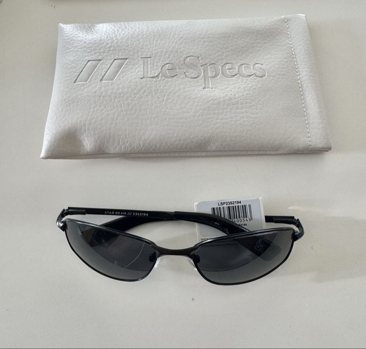 Occhiali & Lenti: Le Specs Star Beam Matte Black sunglasses – Nuovo e nell'imballaggio originale da Zürich venduto da di_archive 1
