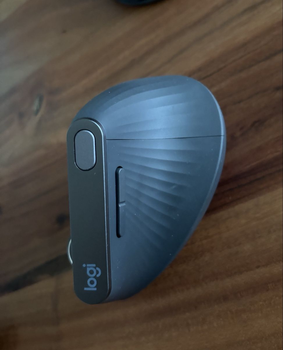 Logitech Maus: Logitech MX vertical mouse  – Gebraucht aus Zürich von ros_8hfr 2