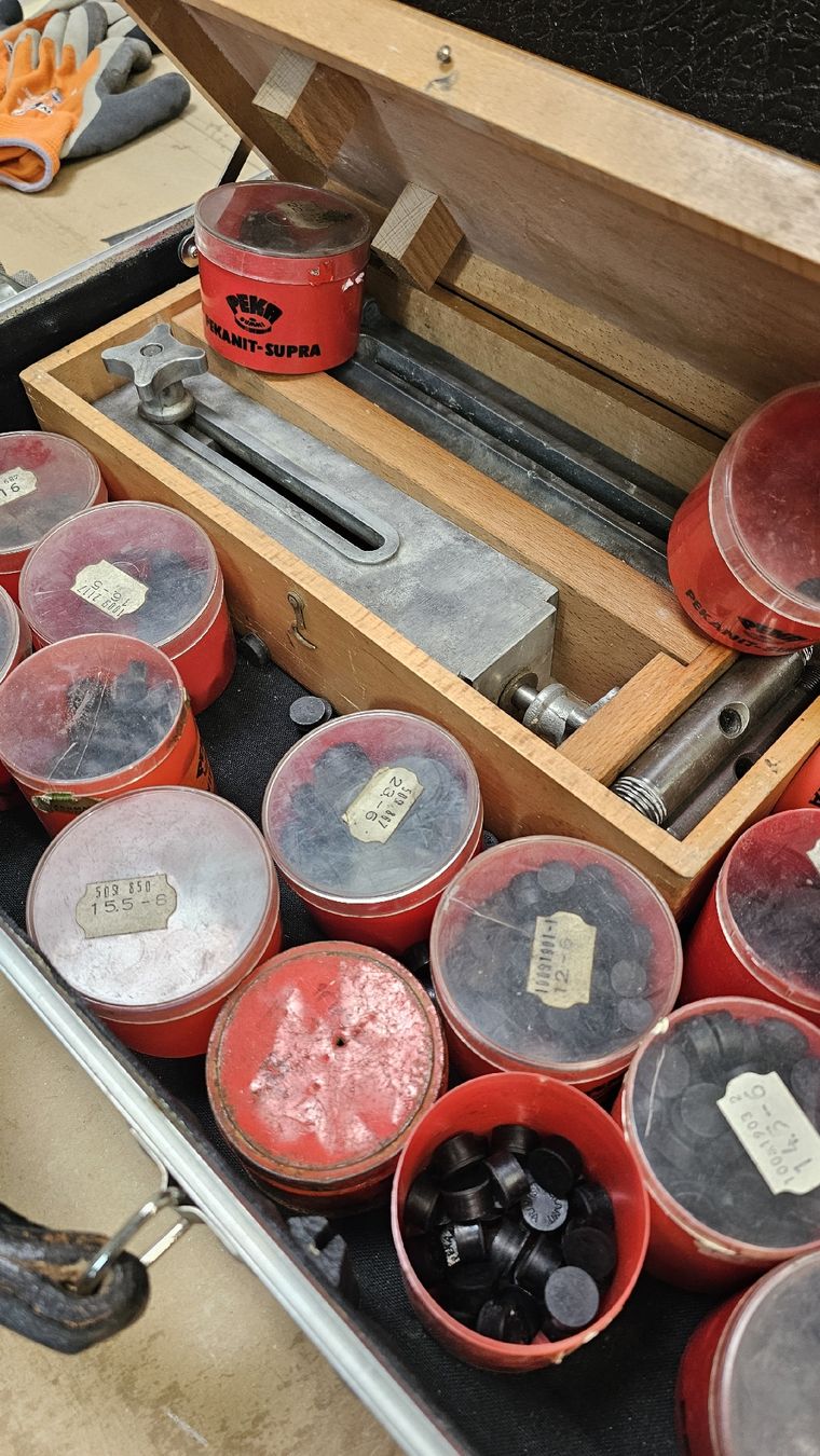 Sanitari: Dichtungsschneider Locheisen-Satz – Usato da Reinach BL venduto da factory-shops 6