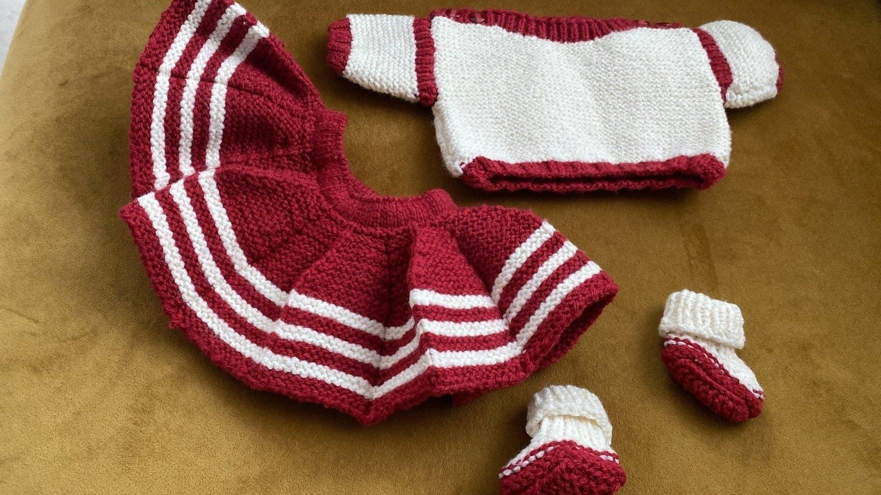 Poupées: gestrickte Puppen Kleider, handarbeit – D'occasion à Dagmersellen par Arcticsnow2017 1