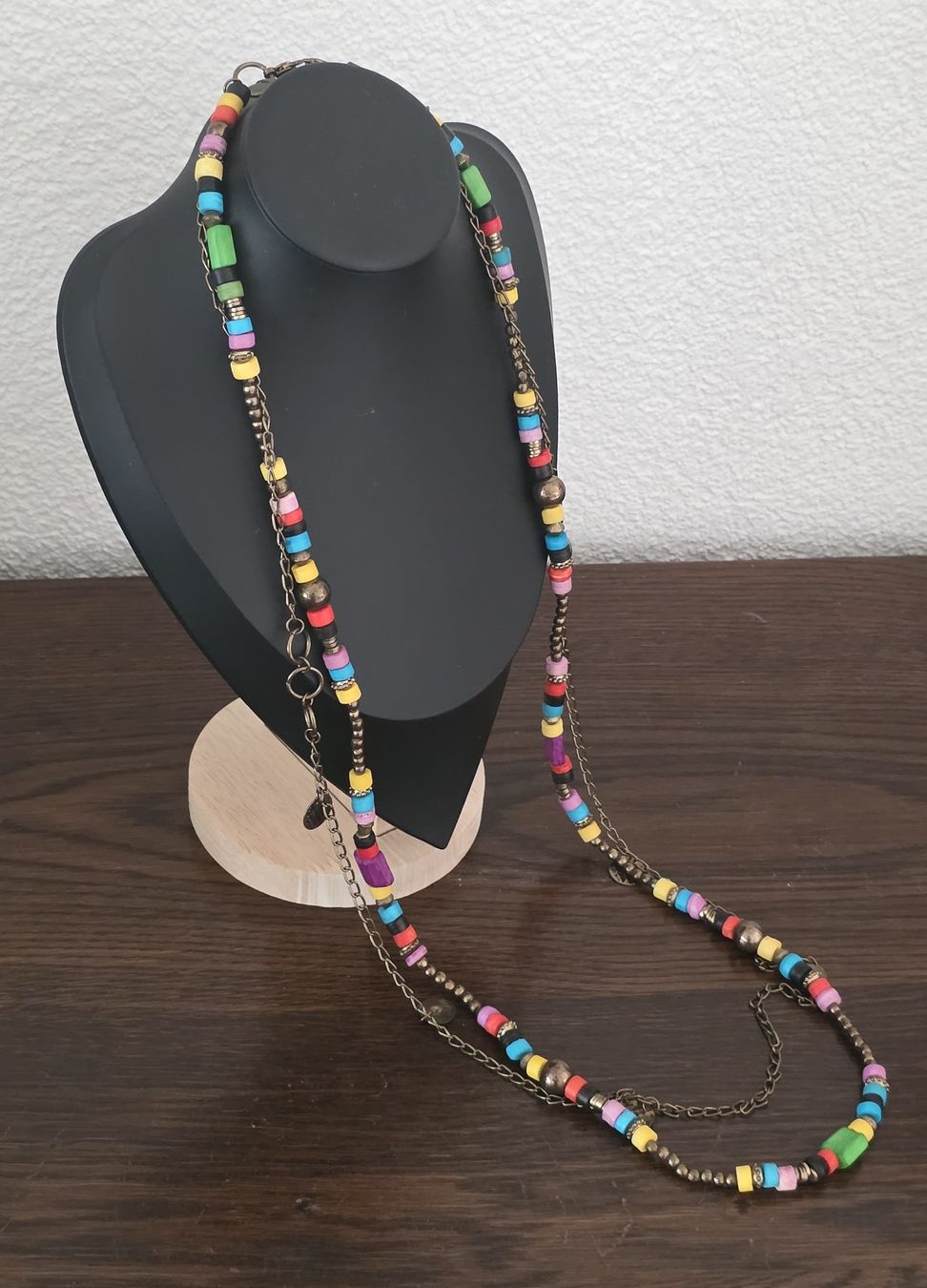 Catenine: Lange Halskette Perlen farbig antik Messing Doublé  – Usato da Rheinsulz venduto da Gilea