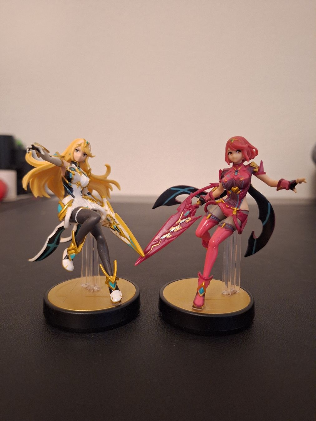 Nintendo Statuette: Amiibo Pyra & Mythra Xenoblade Chronicles 2 Figures – Nuovo (secondo la descrizione) da Biel/Bienne venduto da Seyran 2