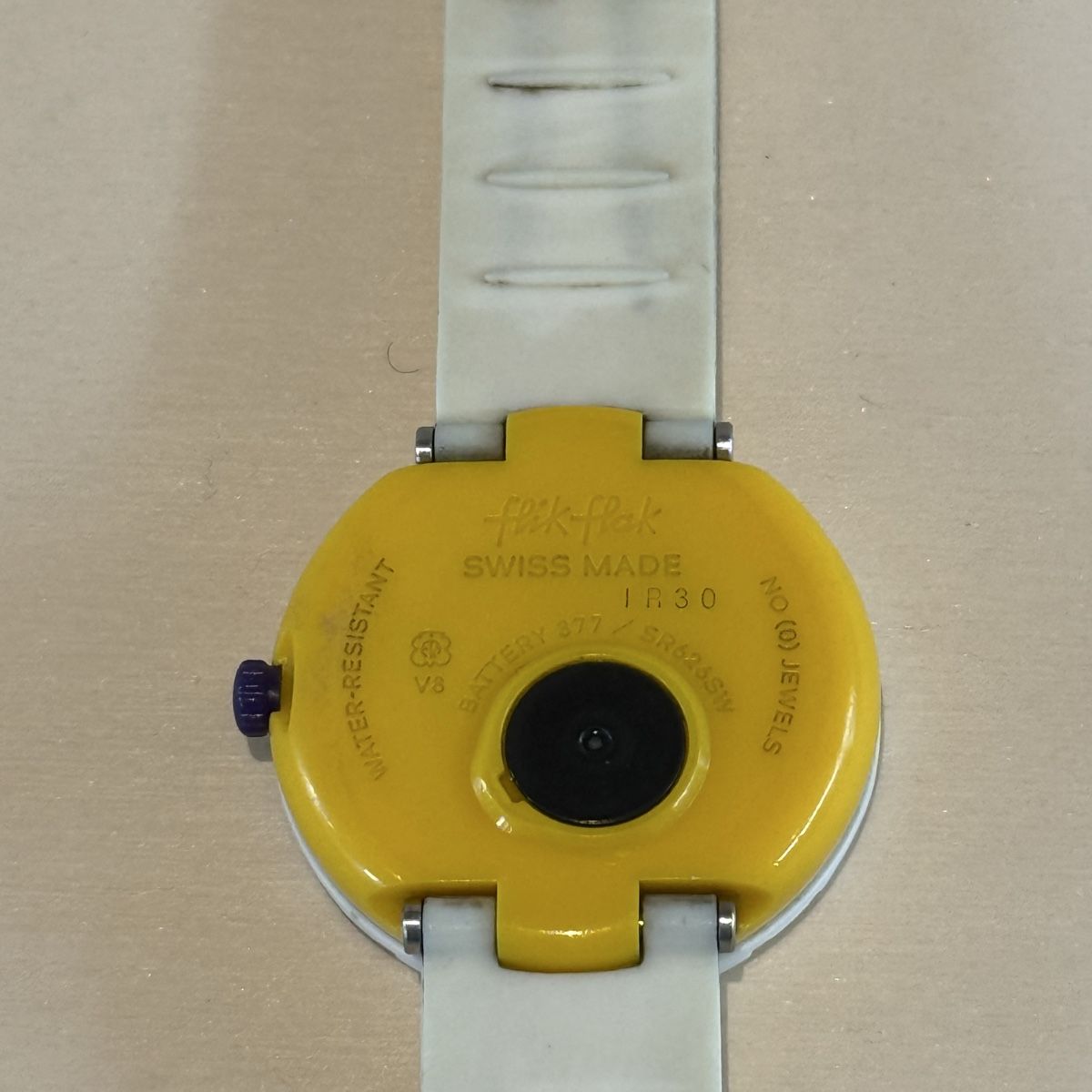 Flik Flak Orologi: Flik Flak Swiss Made jaune blanc – Usato da Evilard venduto da Adrien___2 2