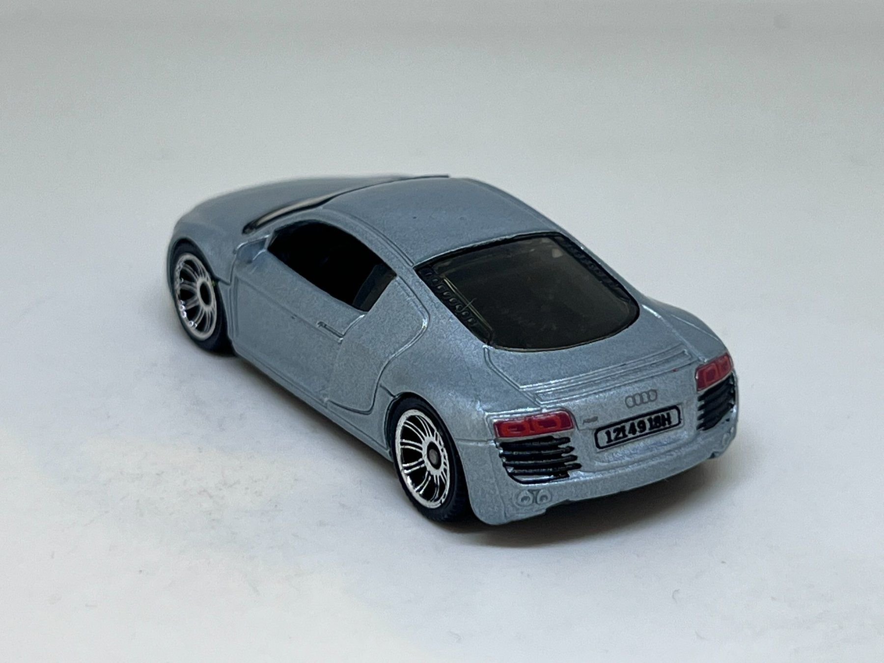 Matchbox Modellini d'auto: Matchbox Audi R8 (2007) #706 – Usato da Wildegg venduto da LaaBoutique 2