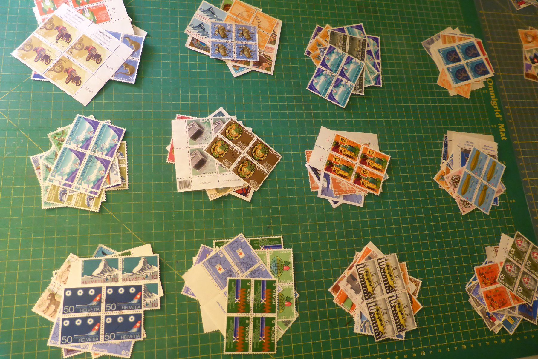 Tutti i francobolli: CH - Briefmarken 350 x 4er Block – Usato da Brunnadern venduto da lesezirkel 6