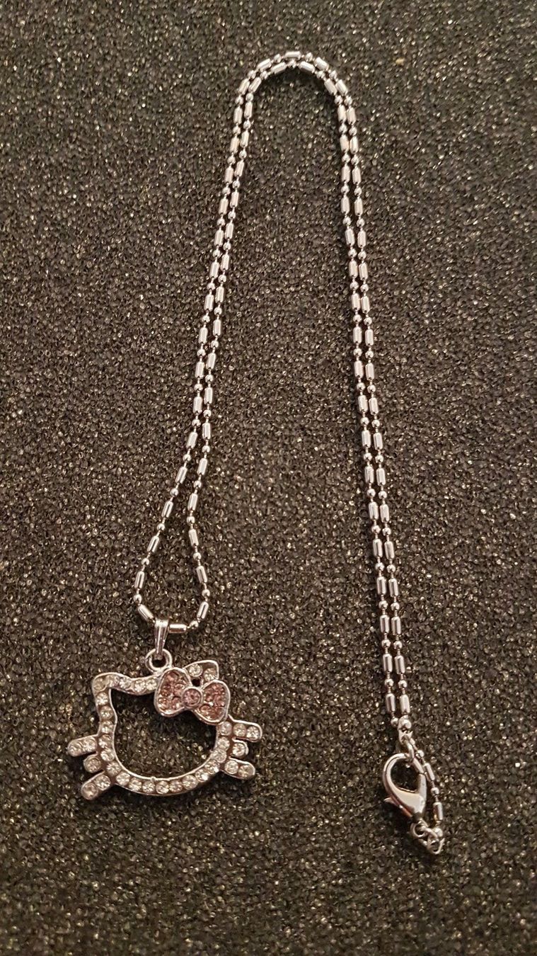 Colliers: Hello Kitty: collier – Neuf avec emballage d'origine à Lutry par kylab7