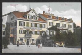 Männedorf Hotel Wildenmann mit alten Autos und Personen