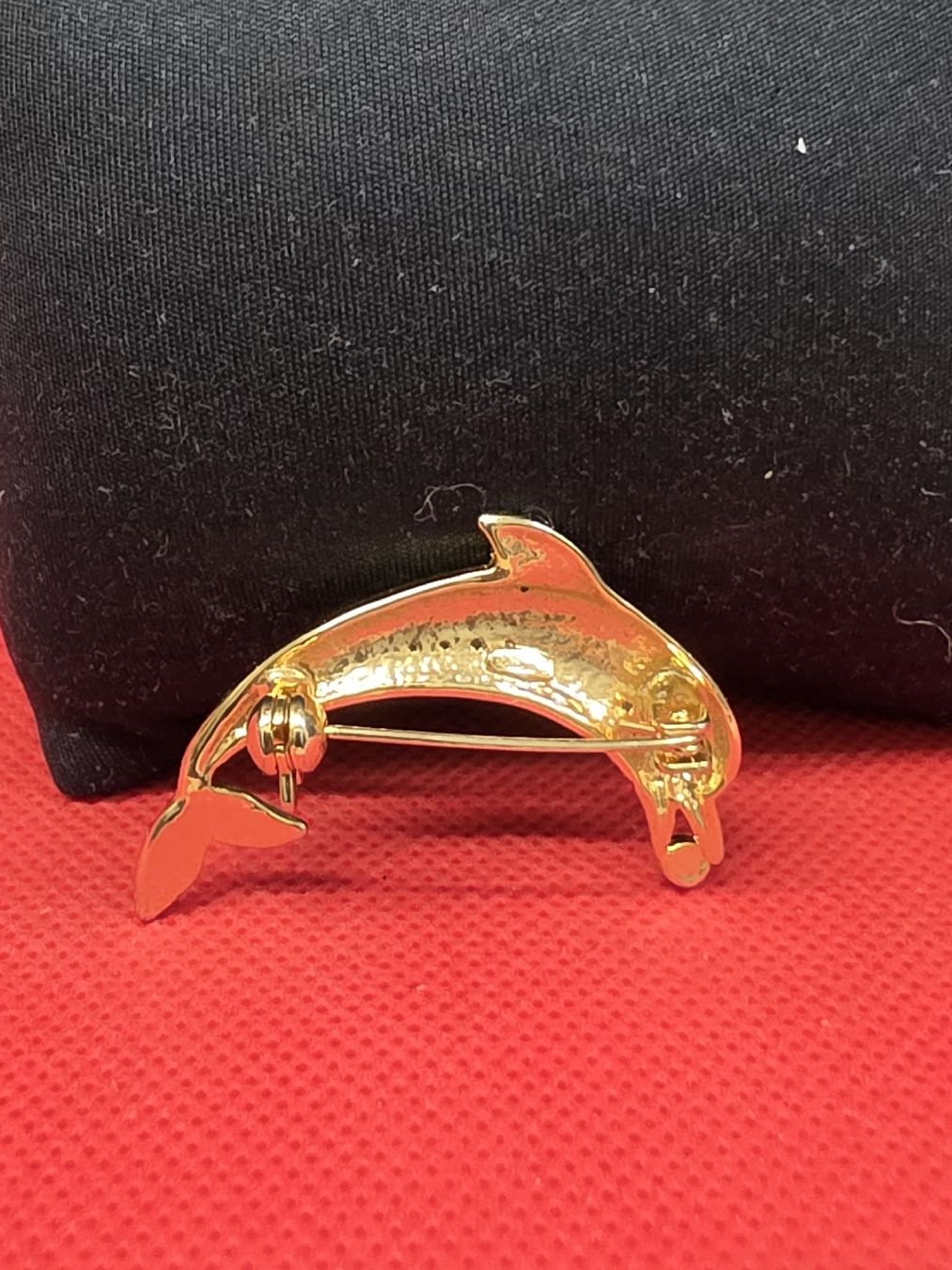 Broches & Aiguilles: Brosche Delfin vergoldet mit Steinen neuwertig – Neuf (Voir description) à Herisau par Antiques.AR 1