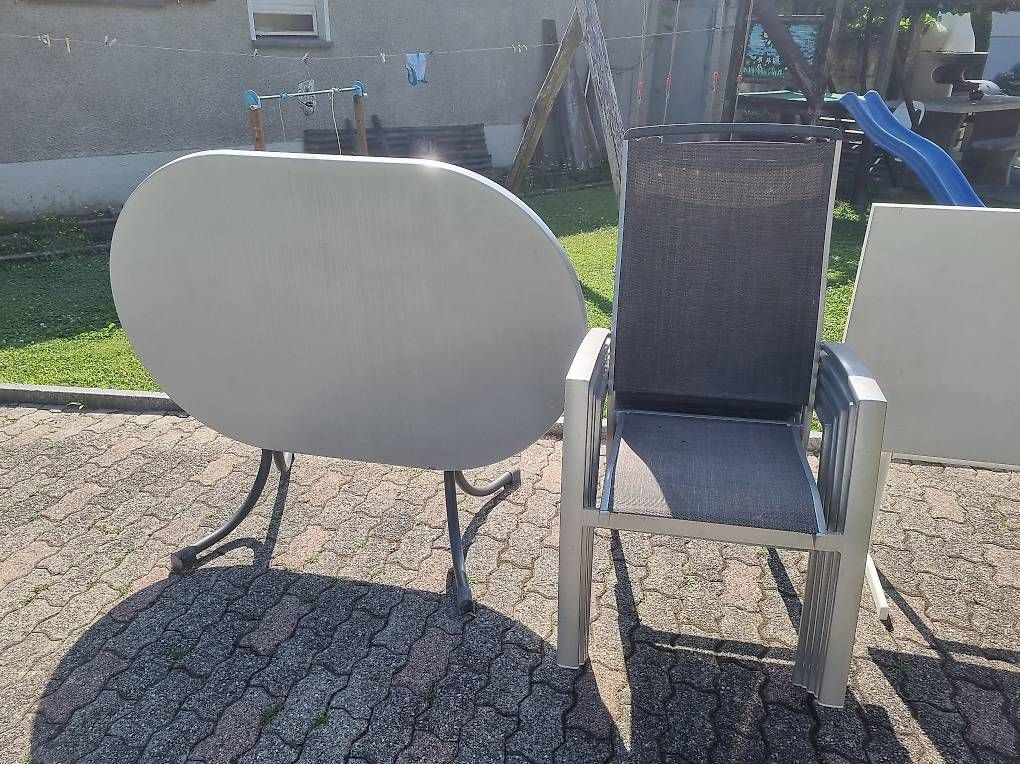 Tische: Tavolo da esterno più sedie – Gebraucht aus Ludiano von Nanteboy 2
