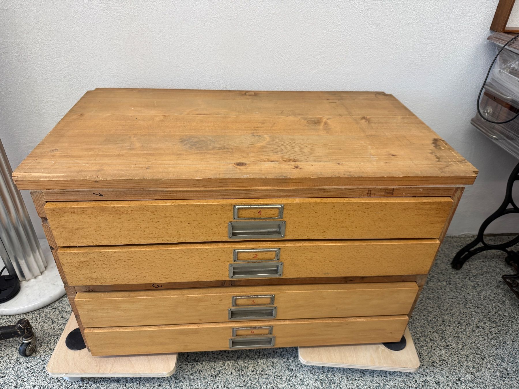 Armoires: alter Schubladenschrank – D'occasion à Rafz par Powacaddy