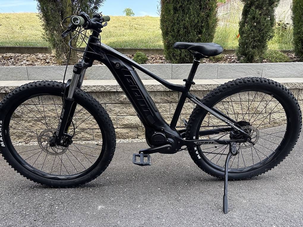 Vélos: VTT électrique GIANT  – D'occasion à Orbe par ali_6vb5
