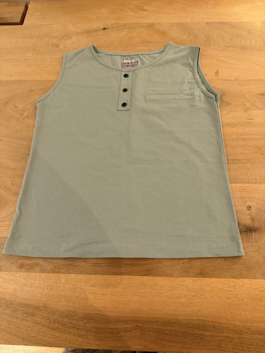 Top: Light green top – Nuovo (secondo la descrizione) da Adliswil venduto da avatar83