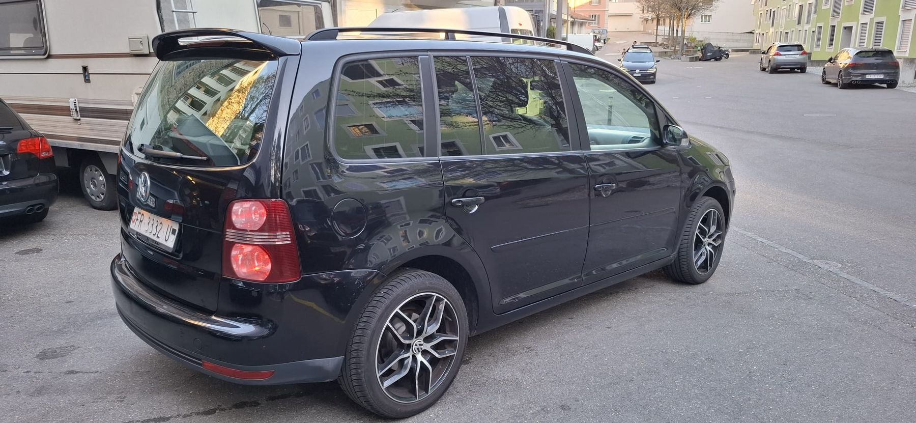 VW Automobili: vw touran 2.0tdi automatic 7places – Usato da Fribourg venduto da marco_pinho 1