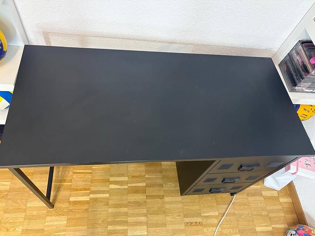 Schreibtische: Schwarzes Pult – Gebraucht aus Bern von madey 1