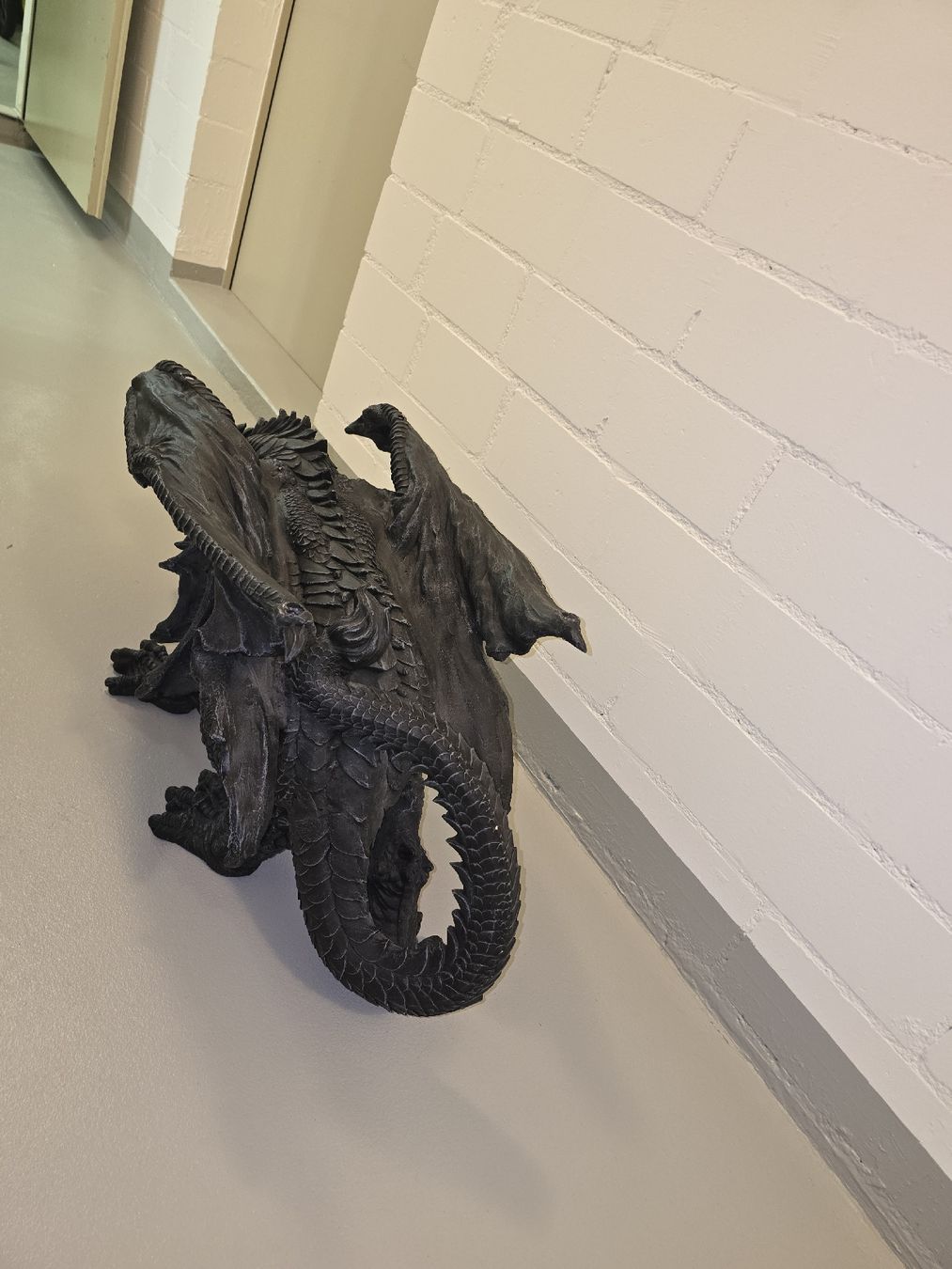 Tavoli: salontisch Drachen – Usato da Niederglatt ZH venduto da Zarmor 4