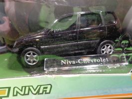 Chevrolet Niva  1-43 (mit Box) Carrarama  (B002)