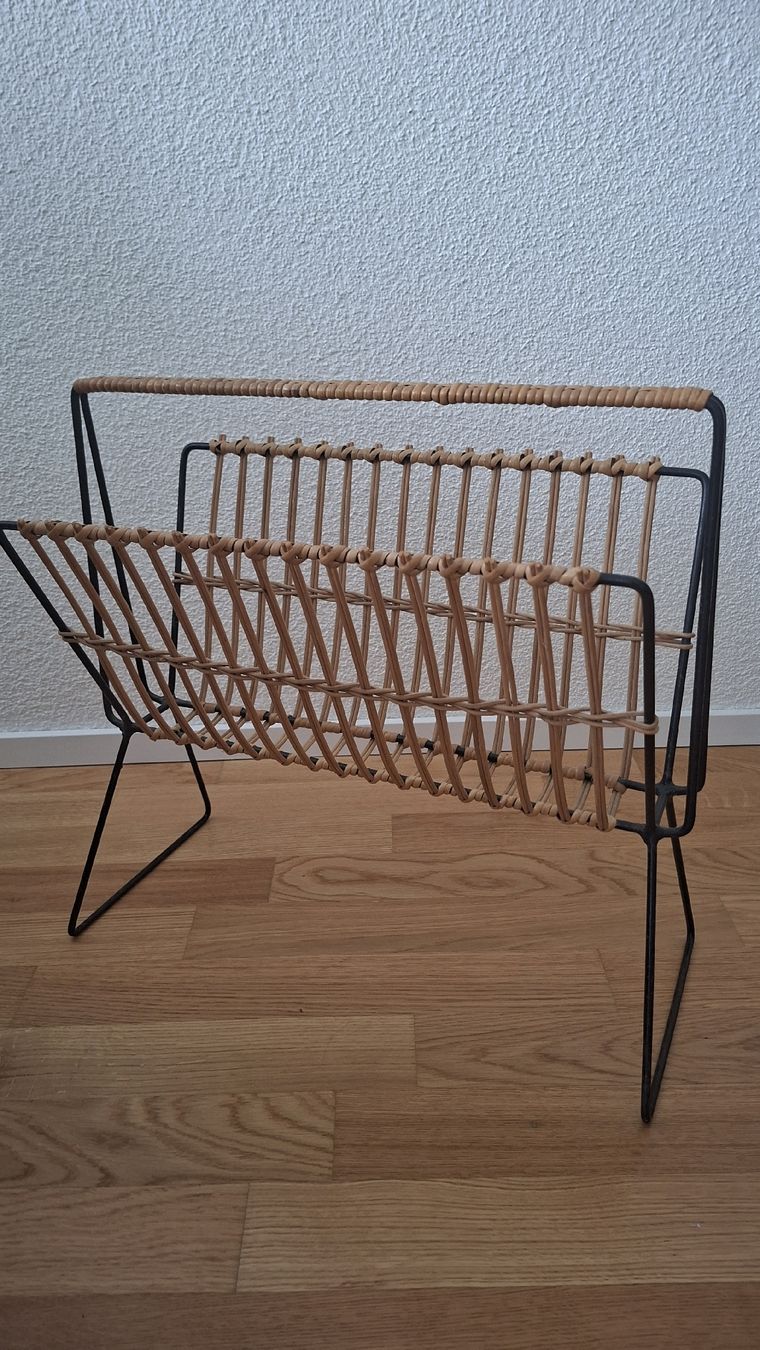 Altro per la casa: Zeitungsständer im Stil von String, 60er Jahre – Usato da Basel venduto da Lovintage