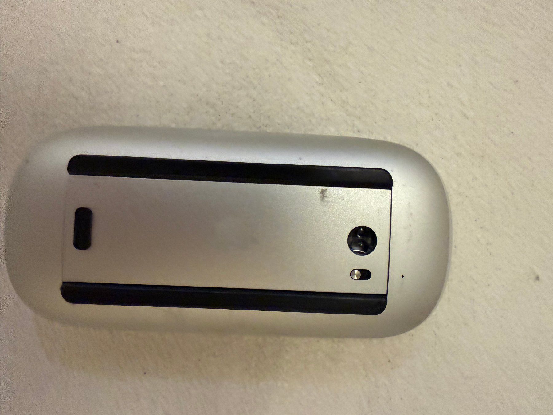 Apple Mouse: Apple Magic Mouse weiss A1296, günstig, leichte Kratzer – Usato da Bern venduto da mat_rl7h 4