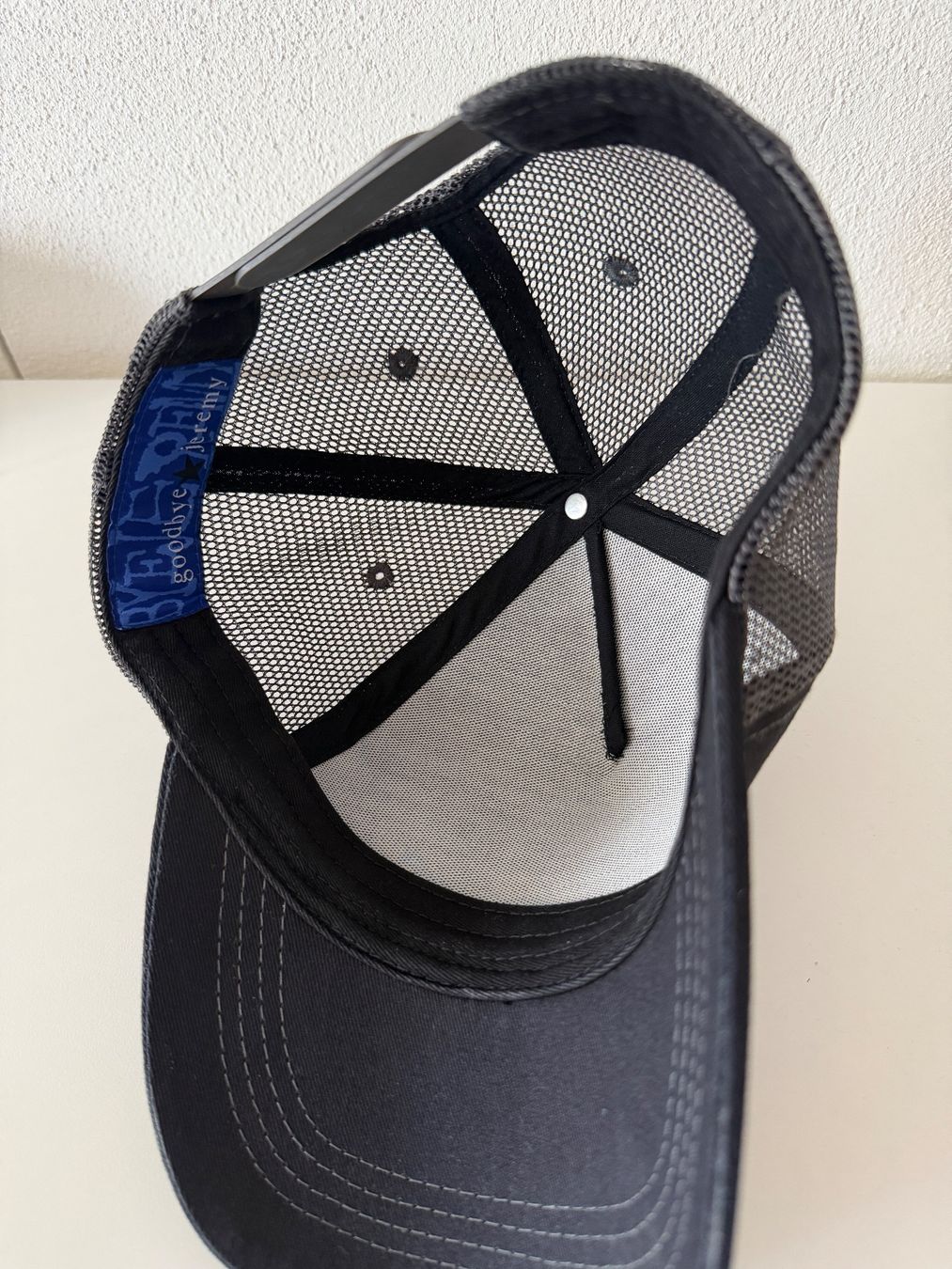 Chapeaux, bonnets & casquettes: Bye Jeremy Black Redo Trucker Hat – Neuf (Voir description) à Dübendorf par cendre 3