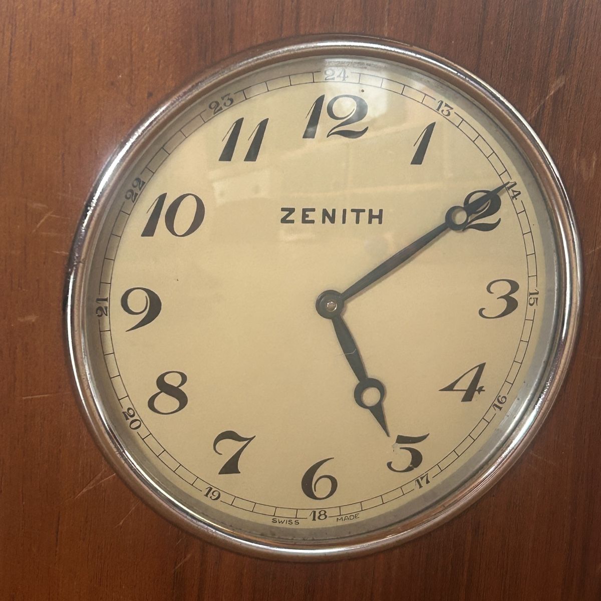 Zenith Sveglie: Antiker Zenith Wecker aus Holz! – Usato da Laufen venduto da belleskulptur