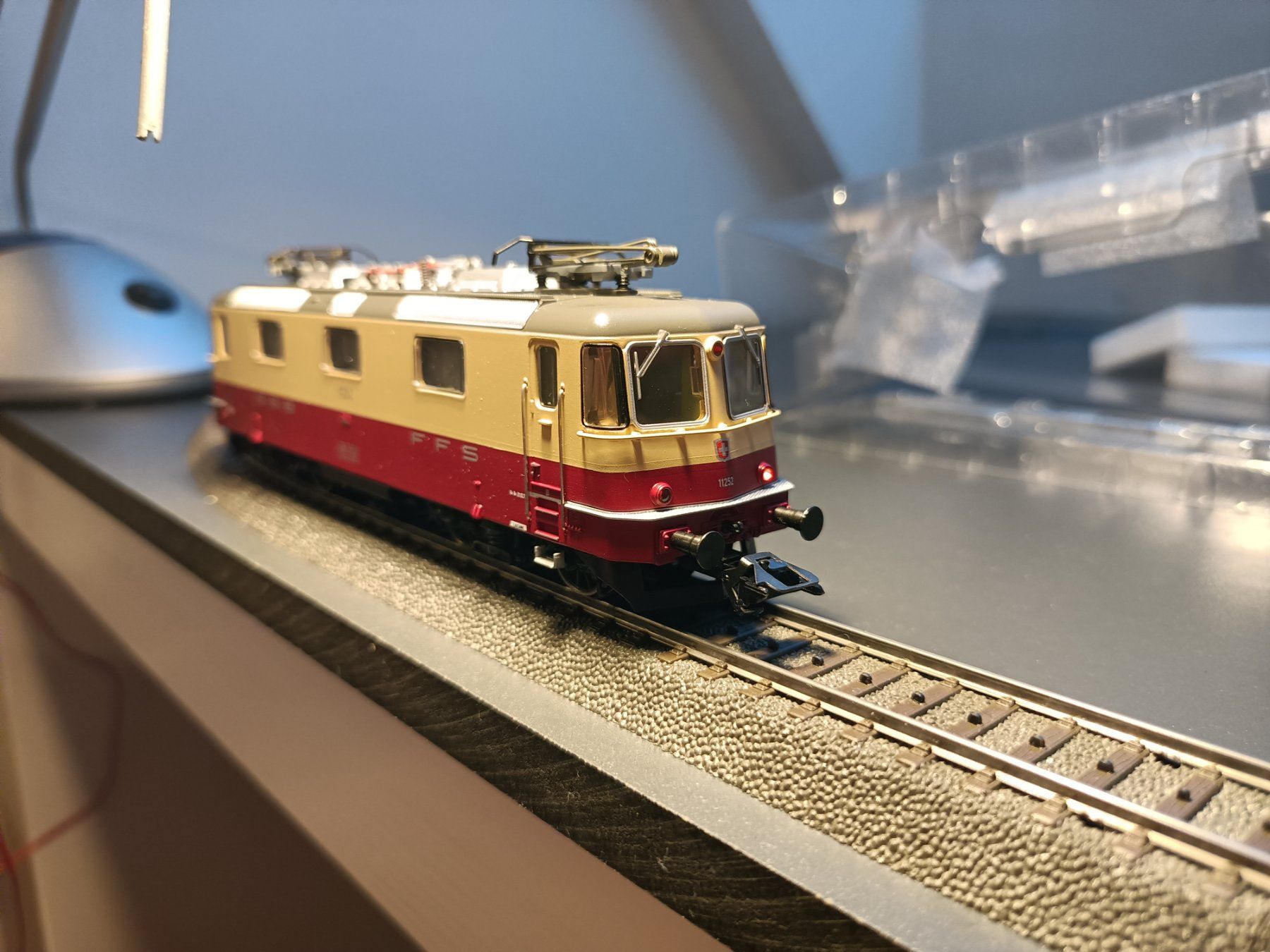 メルクリン 37349 SBB Re4/4II TEE mfx+ サウンド Electric Locomotive. | Märklin Website DE